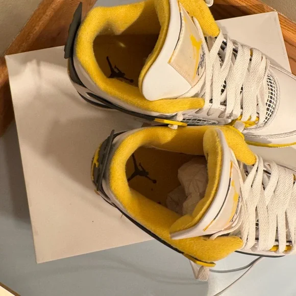 Women’s Air Jordan 4 Retro size 10 - Picture 6 of 10